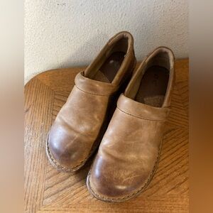 b.o.c Caramel Leather Clogs Size 7.5 Medium
